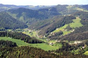 Gornji Dolič - v ozadju sv. Vid